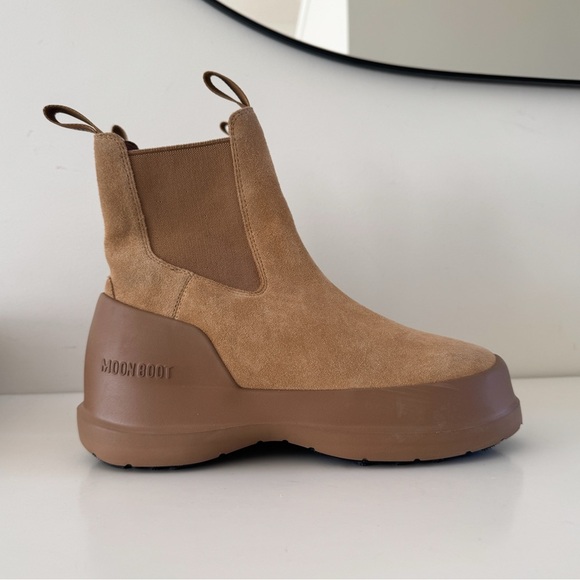 MOON BOOT • Luna Chelsea Suede Boots in Beige - Picture 2 of 15